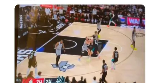 2025年11月足坛之星：哈兰德巅峰闪耀，荣获MVP荣耀